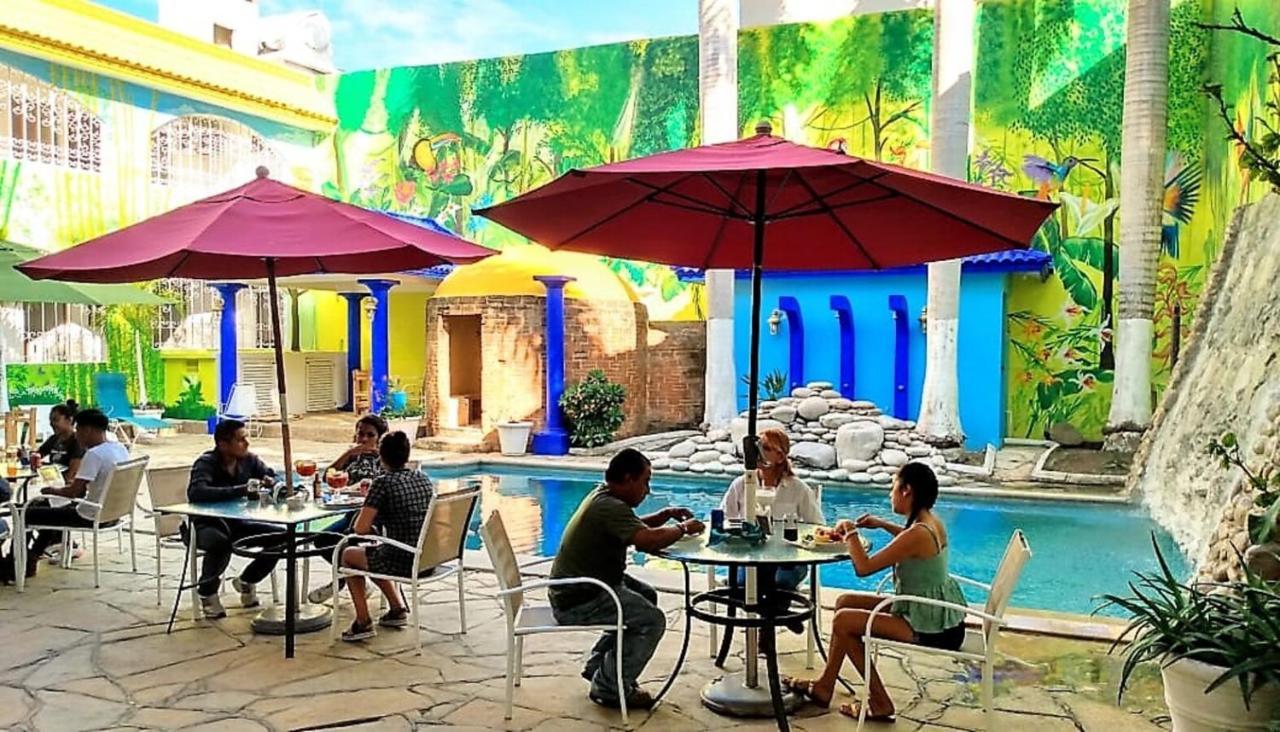 Hotel Esmeralda Тампико Екстериор снимка
